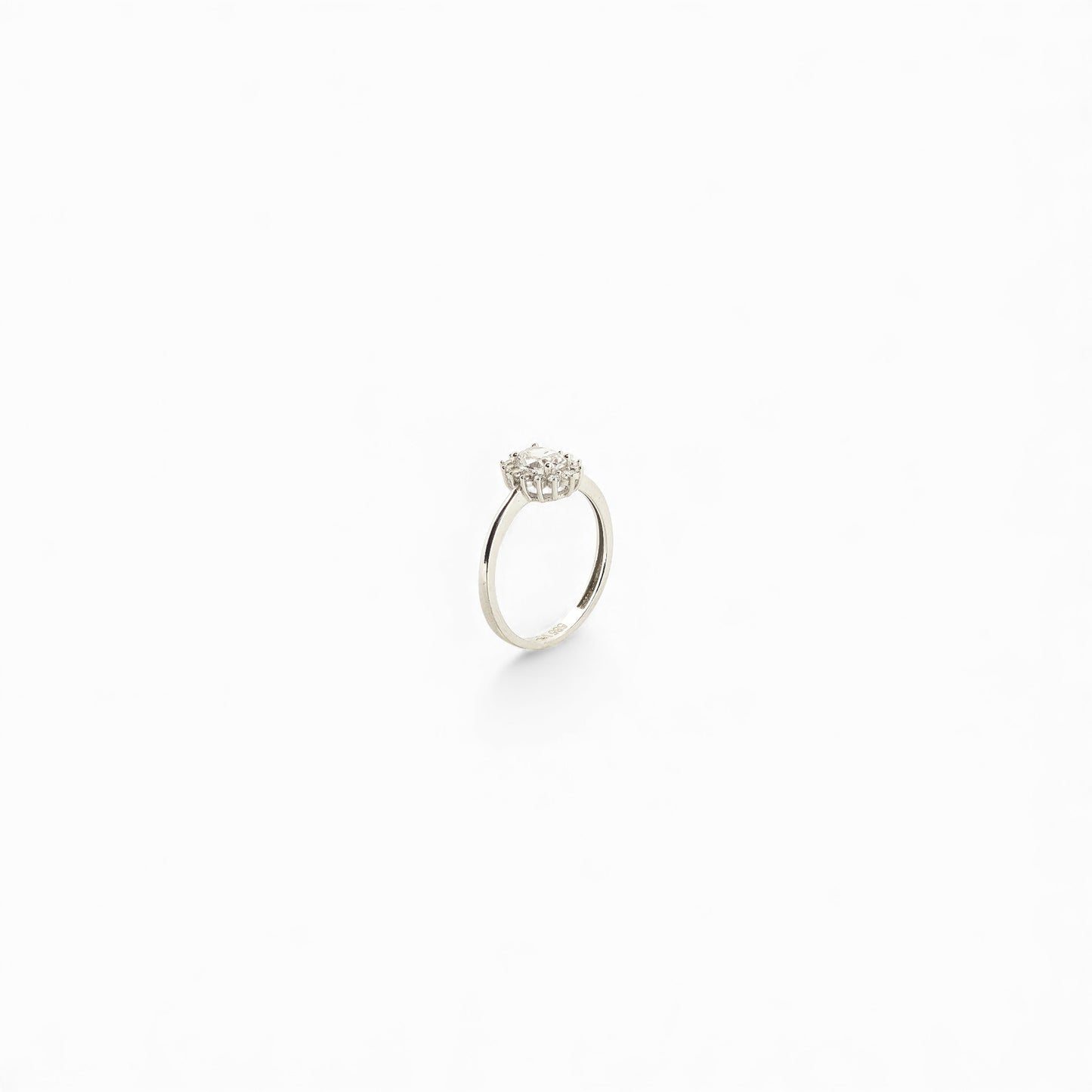 14K WHITE GOLD RING WITH ZIRCONIA