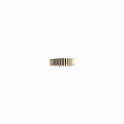 14k gold ring V