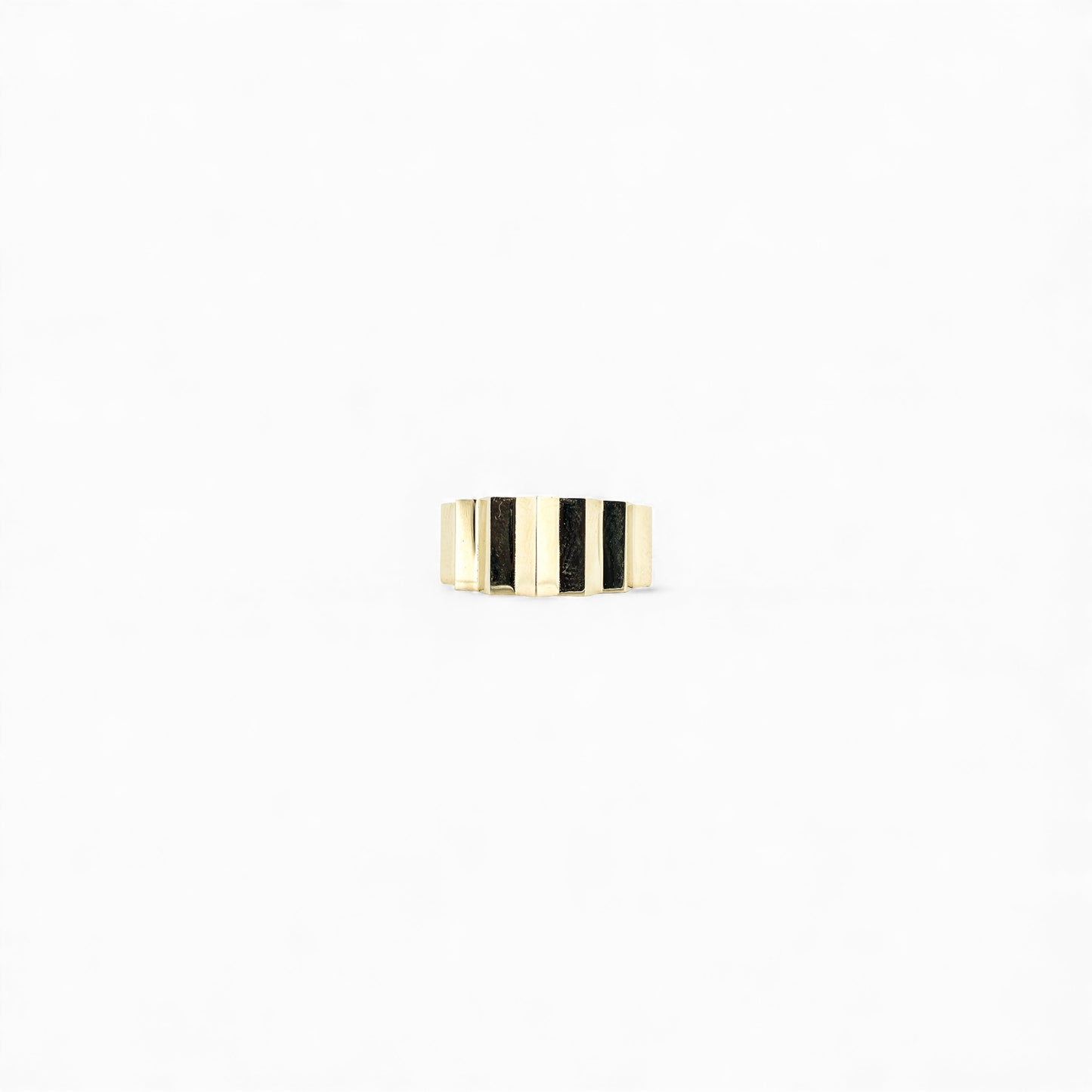Gold ring cr