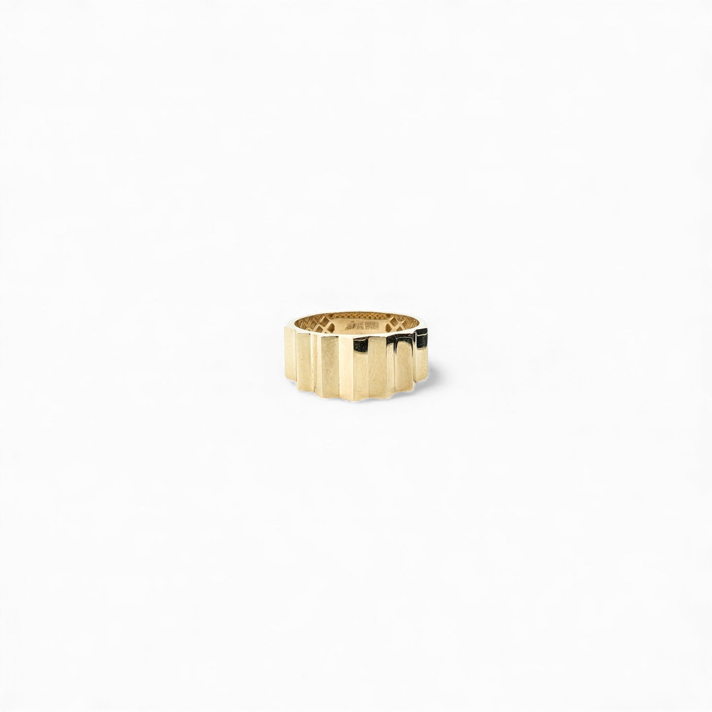 Gold ring cr