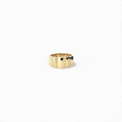 Gold ring cr