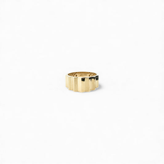 Gold ring cr